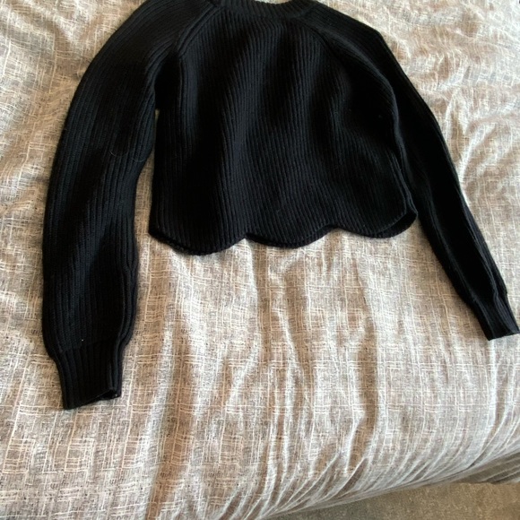 *SOLD* Black knit sweater. Aritzia XXS. Cropped. - Picture 2 of 3
